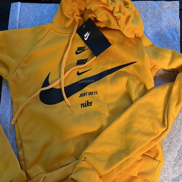 NWT NIKE CROP TOP HOODIE - Picture 2 of 3